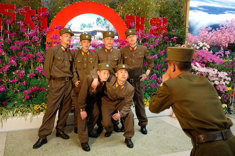 Aus Korea+Korea: Pyongyang, Nordkorea, April 2006, Stadtansichten, Asien Aus Korea+Korea: Pyongyang, Nordkorea, April 2006, Stadtansichten, Asien