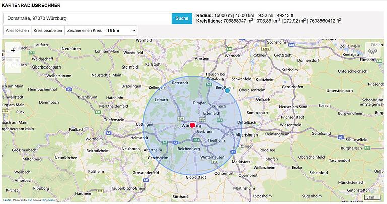 Gibt man in den Kartenradiusrechner bei CalcMaps seinen Wohnort, hier beispielsweise die Domstraße in Würzburg, ein, zeigt das Tool einem den 15-Kilometer-Radius an, innerhalb dessen man sich noch bewegen dürfte.