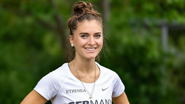 Leonie Ebert aus Würzburg trat 2020 bei den Olympischen Spielen in Tokio im Fechten an.