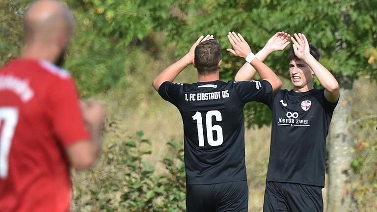 Daniel Fürst (rechts) vom FC Eibstadt führt aktuell die Torjägerliste an. Daniel Fürst (rechts) vom FC Eibstadt führt aktuell die Torjägerliste an.