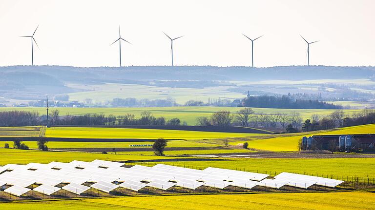 Windräder, Photovoltaik und Co.: Wird es künftig möglich sein, den kompletten Strombedarf aus erneuerbaren Energien zu decken?