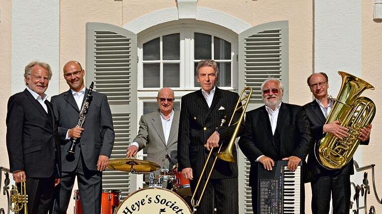 Das musikalische Sommer-Highlight des Jahres! Heye's Society spielen Original New Orleans Jazz bei einem Open-Air-Konzert im Schlossgarten Hammelburg. Eberhard Strabel/Heye's Society       -  Das musikalische Sommer-Highlight des Jahres! Heye's Society spielen Original New Orleans Jazz bei einem Open-Air-Konzert im Schlossgarten Hammelburg. Eberhard Strabel/Heye's Society