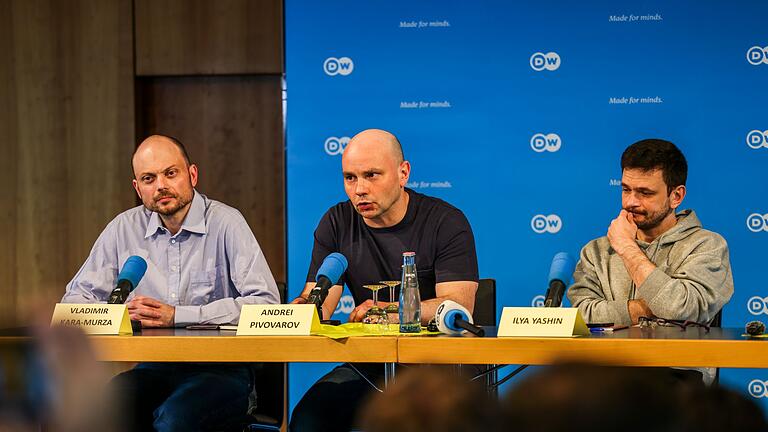 Pressekonferenz der Stiftung gegen Korruption       -  Die freigekommenen russischen Oppositionellen wollen ihrer Tätigkeit aus dem Exil weiter nachgehen. (Archivbild)