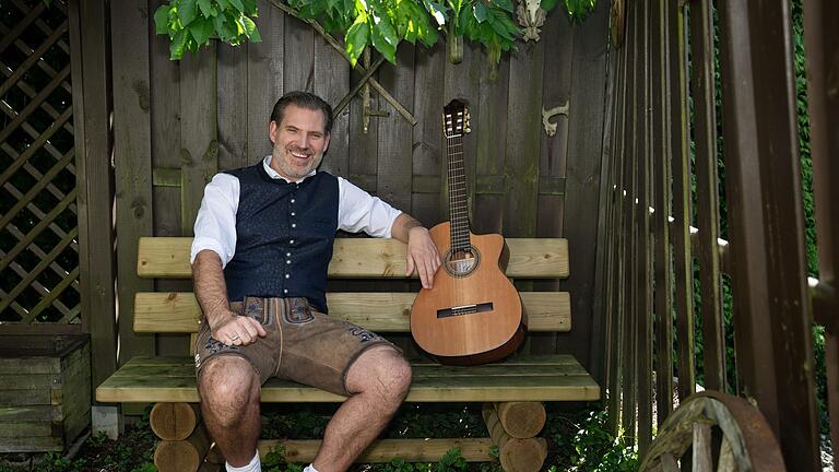 Der bayerische Musik-Kabarettist Vogelmayer präsentiert sein neues Kabarettprogramm „Lebensfreude“.