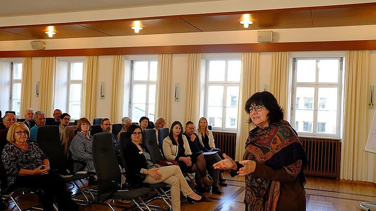 Ursula Erb von der Bundesarbeitsgemeinschaft für das Ehrenamt machte Ehrenamtlichen im Landkreis Rhön-Grabfeld Mut für ihre oft kräftezehrende Arbeit für das Gemeinwohl.