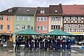 Der Musikverein Wollbach auf dem Marktplatz in Mellrichstadt.