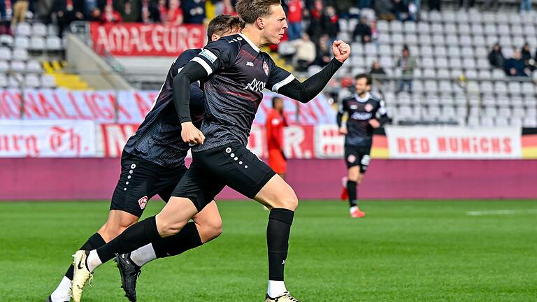 Spürbare Entschlossenheit: Fabian Wessig bejubelt sein Tor zum 1:0.