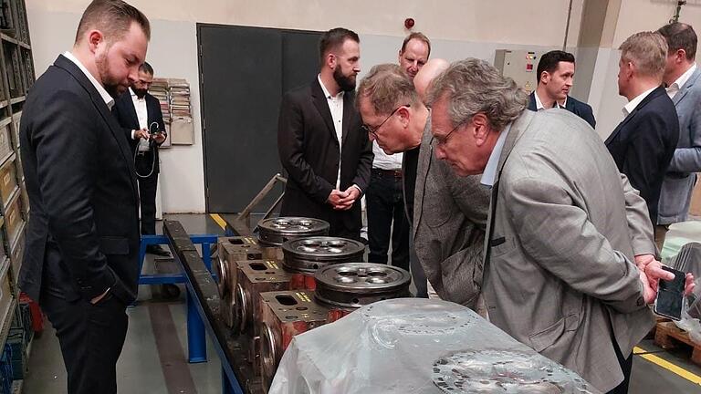 Markus Hümpfer sitzt für die SPD im Bundesausschuss für Klima und Energie. Auf der Klimakonferenz in Dubai hat er die Firma MAN besucht, die Schiffsmotoren mit grünem Ethanol herstellt. Markus Hümpfer sitzt für die SPD im Bundesausschuss für Klima und Energie. Auf der Klimakonferenz in Dubai hat er die Firma MAN besucht, die Schiffsmotoren mit grünem Ethanol herstellt.