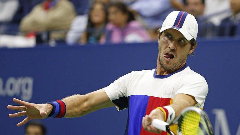 Überraschung       -  Mischa Zverev gewann überraschend glatt in drei Sätzen gegen John Isner.