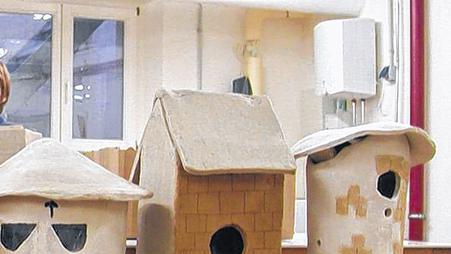 Kunstwerke: Die selbst hergestellten Vogelhäuschen.