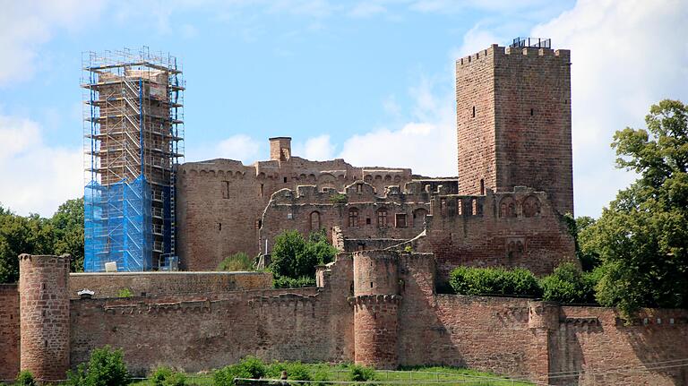 Die Henneburg bei Stadtprozelten gilt als eine der schönsten Burgruinen Süddeutschlands. Die Henneburg bei Stadtprozelten gilt als eine der schönsten Burgruinen Süddeutschlands.