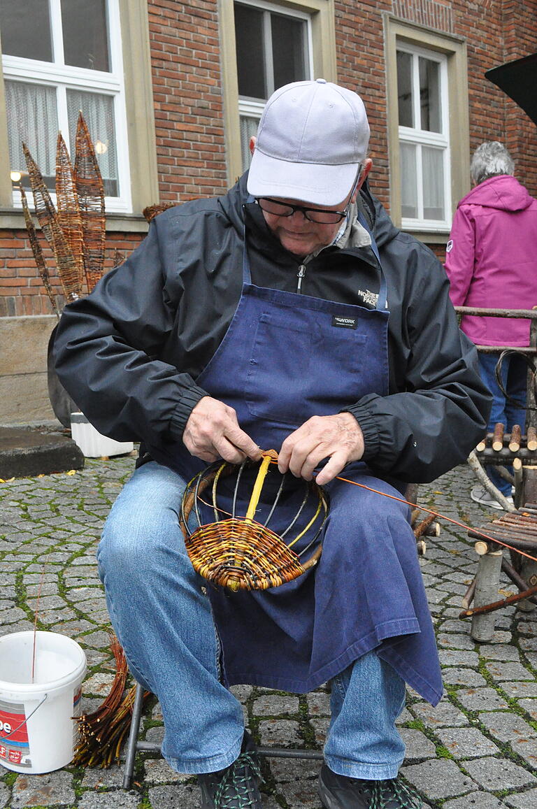 Korbflechten kann in der Rhön auf eine lange Tradition zurückblicken.