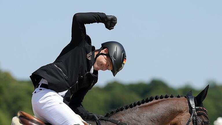 Paris 2024 - Pferdesport - Michael Jung feiert Gold. Paris 2024 - Pferdesport - Michael Jung feiert Gold.