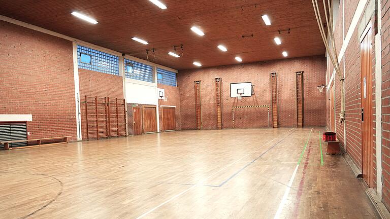 Eigentlich sollte in die alte TV-Turnhalle kein Geld mehr gesteckt werden. Die aktuelle Situation macht die Nutzung der Halle jedoch weiter notwendig. Eigentlich sollte in die alte TV-Turnhalle kein Geld mehr gesteckt werden. Die aktuelle Situation macht die Nutzung der Halle jedoch weiter notwendig.
