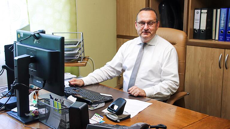 Dieter Reichert ist seit 1. Mai neuer Geschäftsführer der Otto-und-Anna-Herold-Altersheim-Stiftung Karlstadt in der Rudolph-Glauber-Straße. Dieter Reichert ist seit 1. Mai neuer Geschäftsführer der Otto-und-Anna-Herold-Altersheim-Stiftung Karlstadt in der Rudolph-Glauber-Straße.