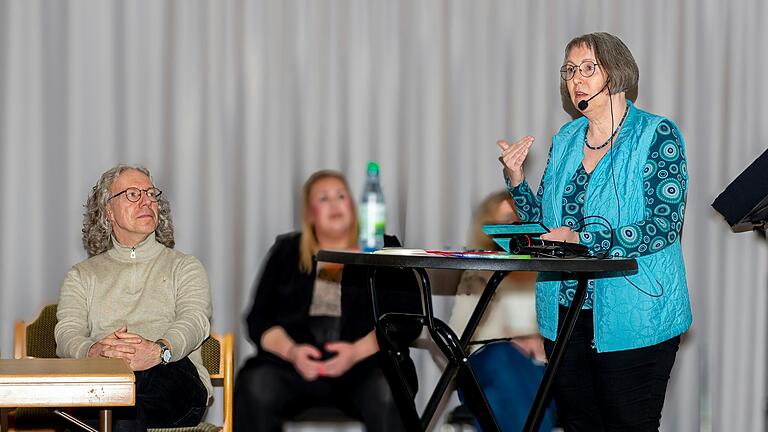Bettina Roth moderierte die Pfarrversammlung. Bettina Roth moderierte die Pfarrversammlung.
