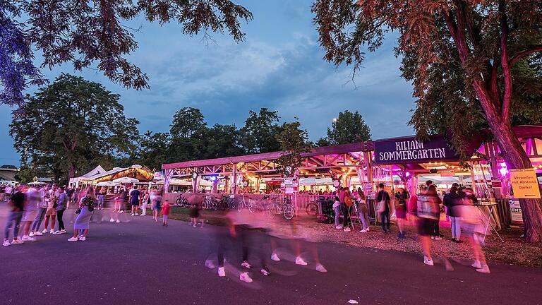 Der Kiliani-Sommergarten bleibt bis einschließlich 26. Juli auf den Mainwiesen in der Würzburger Zellerau bestehen. Der Kiliani-Sommergarten bleibt bis einschließlich 26. Juli auf den Mainwiesen in der Würzburger Zellerau bestehen.