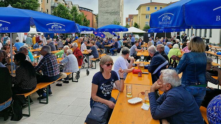 Festbetrieb beim Gartenfest in St. Anton.