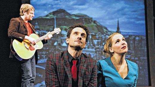 Ungewöhnliches Paar: Bob und Helena in „Eine Sommernacht“. Ungewöhnliches Paar: Bob und Helena in „Eine Sommernacht“.