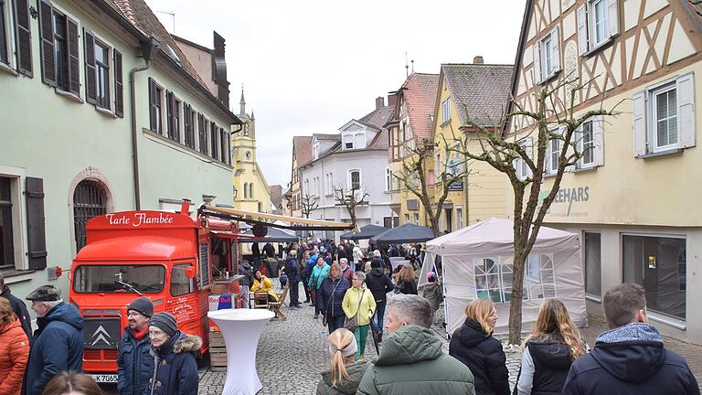 Der Uffenheimer Gewerbeverein lockte mit seiner Veranstaltung Kunst und Kultur viele Menschen in die Innenstadt.