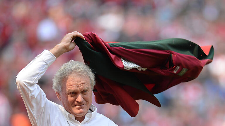 Bayern München - Hannover 96.jpeg - Auch im hohen Alter noch mit Schwung: Sepp Maier wird 80. Bayern München - Hannover 96.jpeg - Auch im hohen Alter noch mit Schwung: Sepp Maier wird 80.