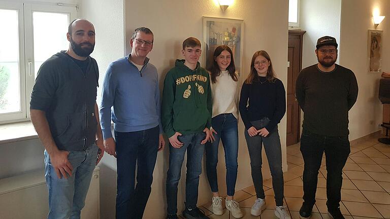 Die Geehrten zusammen mit den Vorständen (von links): Vorsitzender Steffen Mark, Karl-Heinz Neuper, Frederik Dissinger, Hanna Wittstock, Amelie Weber und Stellv. Vorsitzender Mario Zipf. Die Geehrten zusammen mit den Vorständen (von links): Vorsitzender Steffen Mark, Karl-Heinz Neuper, Frederik Dissinger, Hanna Wittstock, Amelie Weber und Stellv. Vorsitzender Mario Zipf.
