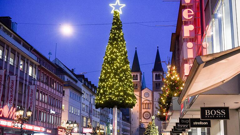 Unser Archivbild zeigt die geschmückte Domstraße in der Adventszeit 2019.&nbsp; &nbsp;