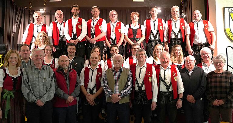 Im Rahmen des Jubiläumskonzertes wurden diverse Musikerinnen und Musiker für ihr aktives Musizieren und ihre Vereinszugehörigkeit ausgezeichnet. Im Rahmen des Jubiläumskonzertes wurden diverse Musikerinnen und Musiker für ihr aktives Musizieren und ihre Vereinszugehörigkeit ausgezeichnet.