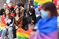 Etwa 70 Menschen verfolgten am Freitag den Auftakt zum Christopher Street Day im Rathausinnenhof in Würzburg.