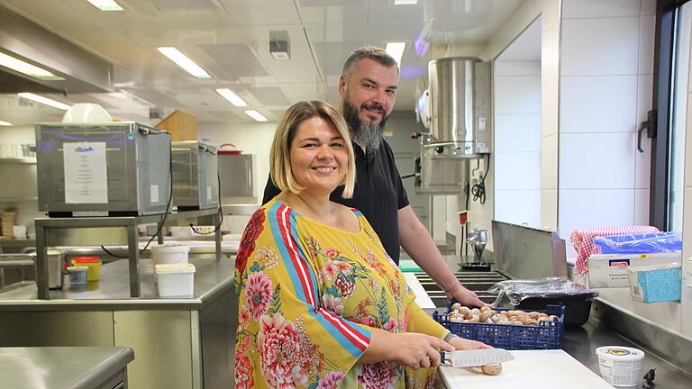 Die Neuen im Hammelburger Steakhouse: Markus Hippeli und Rafaela Falk aus Neubessingen.       -  Die Neuen im Hammelburger Steakhouse: Markus Hippeli und Rafaela Falk aus Neubessingen.