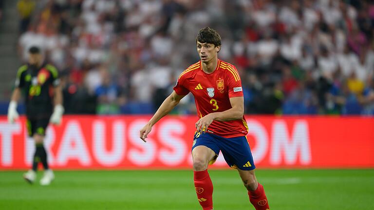 Robin Le Normand       -  Nach acht Jahren verlässt Nationalspieler Le Normand Real Sociedad.