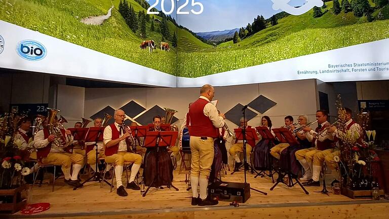 Die Musikkapelle Gernach 1982 e.V. auf der Bayernbühne, am ersten Wochenende auf der Grünen Woche in Berlin. Die Musikkapelle Gernach 1982 e.V. auf der Bayernbühne, am ersten Wochenende auf der Grünen Woche in Berlin.