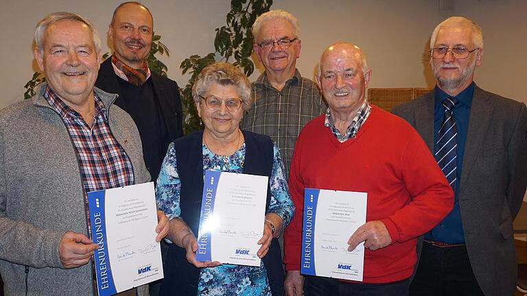 Ehrungen beim VdK Oberelsbach, von links: Hermann-Josef Lenhardt, Klaus Spitzl, Elisabeth Simon, Helmut May, Hermann May und Gerd Mainz. Ehrungen beim VdK Oberelsbach, von links: Hermann-Josef Lenhardt, Klaus Spitzl, Elisabeth Simon, Helmut May, Hermann May und Gerd Mainz.