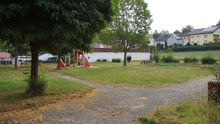 Die Stadt Eltmann reagiert mit einem neuen Kindergartenkonzept auf den Kindersegen der vergangenen Jahre. Zu dem Konzept gehört ein viergruppiger Neubau auf diesem Grundstück neben dem ehemaligen Edeka-Markt. Die Stadt Eltmann reagiert mit einem neuen Kindergartenkonzept auf den Kindersegen der vergangenen Jahre. Zu dem Konzept gehört ein viergruppiger Neubau auf diesem Grundstück neben dem ehemaligen Edeka-Markt.