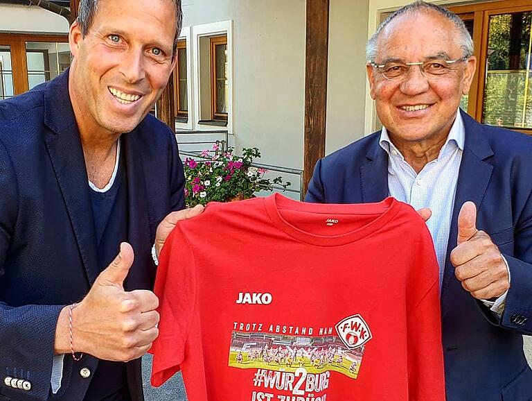 Bessere Zeiten: Felix Magath (rechts) und sein Assistent Christian Ortlepp freuen sich über den Kickers-Aufstieg im vergangenen Sommer. Bessere Zeiten: Felix Magath (rechts) und sein Assistent Christian Ortlepp freuen sich über den Kickers-Aufstieg im vergangenen Sommer.