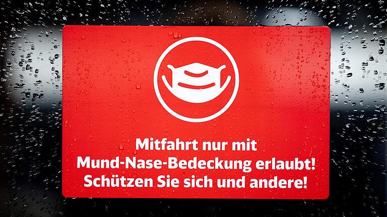 Ab 1. Oktober gelten bundesweit neue Corona-Vorgaben. Bayern will von den Kompetenzen der Bundesländer etwa bei der Maskenpflicht aber nur sehr zurückhaltend Gebrauch machen. Ab 1. Oktober gelten bundesweit neue Corona-Vorgaben. Bayern will von den Kompetenzen der Bundesländer etwa bei der Maskenpflicht aber nur sehr zurückhaltend Gebrauch machen.