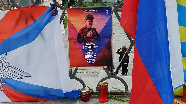 Ein Denkmal für einen russischen Gefallenen in Moskau. - Ein Denkmal für einen russischen Gefallenen in Moskau. Ein Denkmal für einen russischen Gefallenen in Moskau. - Ein Denkmal für einen russischen Gefallenen in Moskau.