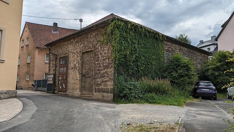Die alte Turnhalle kann auf verschiedenste Weise genutzt werden. - Die alte Turnhalle kann auf verschiedenste Weise genutzt werden. Die alte Turnhalle kann auf verschiedenste Weise genutzt werden. - Die alte Turnhalle kann auf verschiedenste Weise genutzt werden.