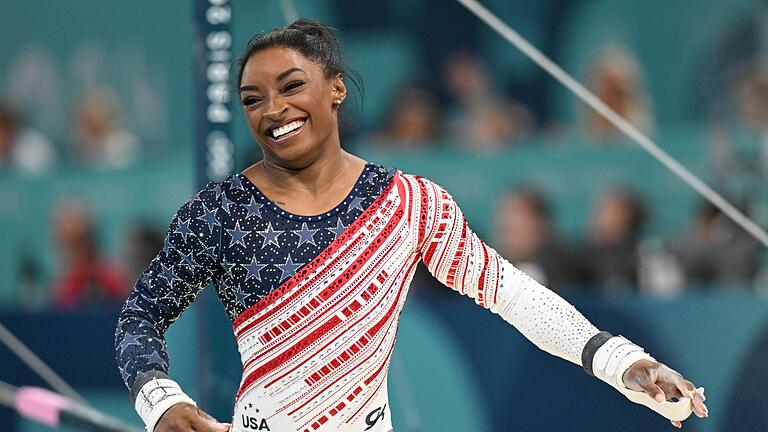 Paris 2024 - Turnen - Locker und gelöst bestreitet Simone Biles den Wettkampf. Paris 2024 - Turnen - Locker und gelöst bestreitet Simone Biles den Wettkampf.