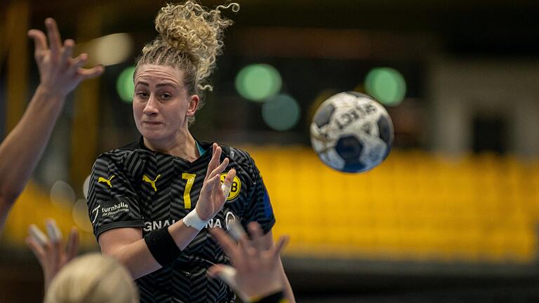 Ein Bild vom März 2022: Mia Zschocke im Einsatz für Borussia Dortmund Ein Bild vom März 2022: Mia Zschocke im Einsatz für Borussia Dortmund