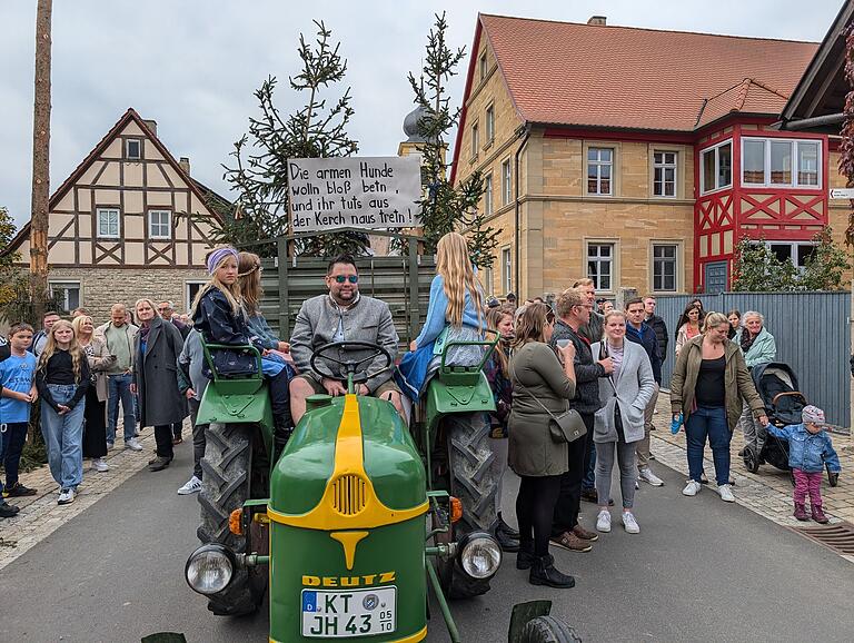 Der Dornheimer Kirchweihumzug schlängelte sich am Sonntag durch den Ort. Der Dornheimer Kirchweihumzug schlängelte sich am Sonntag durch den Ort.