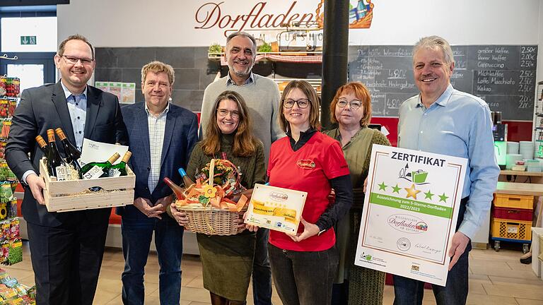 Im Bild (von links) Karlstadts Bürgermeister Michael Hombach, Jürgen Eisentraut vom ALE, Landrätin Sabine Sitter, Raimund Eirich (hinten), Marktleiterin Kerstin Amersbach, Ramona Müller, Franz Breitenbach. Im Bild (von links) Karlstadts Bürgermeister Michael Hombach, Jürgen Eisentraut vom ALE, Landrätin Sabine Sitter, Raimund Eirich (hinten), Marktleiterin Kerstin Amersbach, Ramona Müller, Franz Breitenbach.