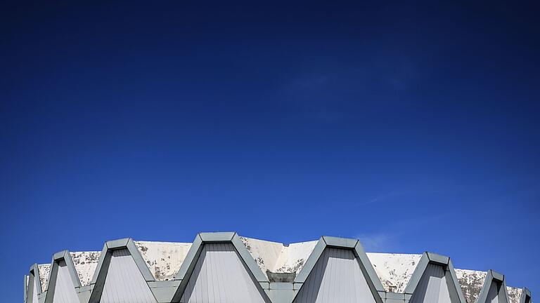 Audimax der Ruhruniversität Bochum - Eine Audimax wie eine Muschel: Die gesamte Ruhruniversität Bochum wurde im Stil des Brutalismus entworfen und soll im Meer liegende Schiffe darstellen. (Archivbild) Audimax der Ruhruniversität Bochum - Eine Audimax wie eine Muschel: Die gesamte Ruhruniversität Bochum wurde im Stil des Brutalismus entworfen und soll im Meer liegende Schiffe darstellen. (Archivbild)
