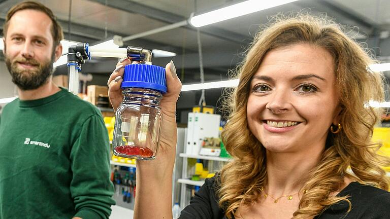 Teresa Rath, Geschäftsführerin von Smartindu in Greußenheim (Lkr. Würzburg), hier mit ihrem Mann und Geschäftspartner Ulrich Rath Teresa Rath, Geschäftsführerin von Smartindu in Greußenheim (Lkr. Würzburg), hier mit ihrem Mann und Geschäftspartner Ulrich Rath