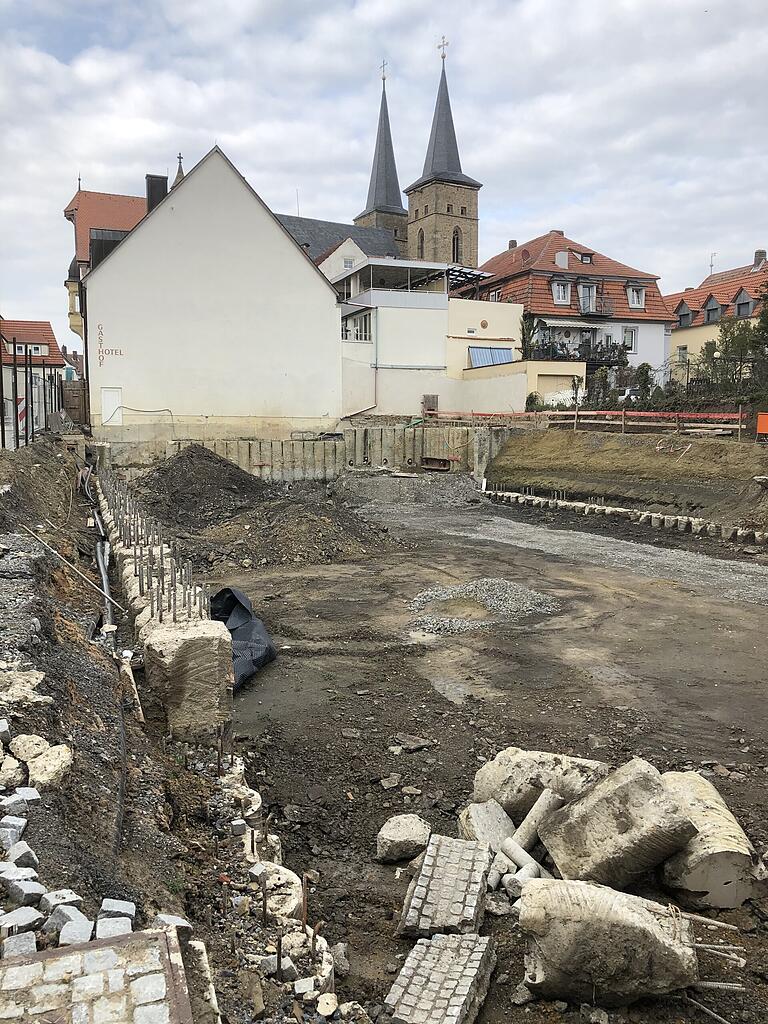 An der Baustelle 'Wilder Mann' an der Breslauer Straße beginnen bald die Rohbauarbeiten für die Tiefgarage. An der Baustelle 'Wilder Mann' an der Breslauer Straße beginnen bald die Rohbauarbeiten für die Tiefgarage.