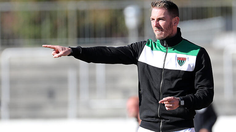 Trainer Tobias Strobl (1. FC Schweinfurt 05) hofft auf Punkte für seine Mannschaft beim 1. FC Nürnberg II.