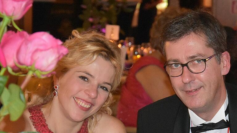 Der Stadtchef ein Vorbild in der &bdquo;Liebesstadt&ldquo; Würzburg: Oberbürgermeister Christian Schuchardt mit seiner neuen Lebensgefährtin Eva-Maria Bast.