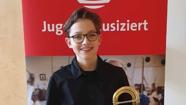 Jonas Greubel erzielte als Solo-Künstler mit der Posaune bei Jugend musiziert die Höchstpunktzahl. - Jonas Greubel erzielte als Solo-Künstler mit der Posaune bei Jugend musiziert die Höchstpunktzahl. Jonas Greubel erzielte als Solo-Künstler mit der Posaune bei Jugend musiziert die Höchstpunktzahl. - Jonas Greubel erzielte als Solo-Künstler mit der Posaune bei Jugend musiziert die Höchstpunktzahl.