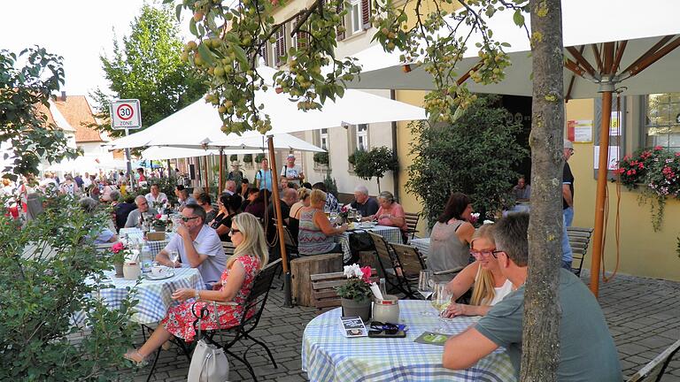 Als Publikumsmagnet erwies sich einmal mehr die Sommeracher Veranstaltung 'Erleben und Genießen'. Insgesamt 19 Anbieter offerierten interessante Angebote und ließen hierbei keine Wünsche offen.