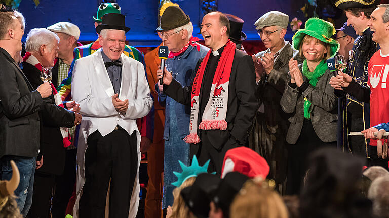 Närrische Weinprobe 2019 - Bischof Franz Jung gab den traditionellen Witz am Ende der Veranstaltung zum Besten. Närrische Weinprobe 2019 - Bischof Franz Jung gab den traditionellen Witz am Ende der Veranstaltung zum Besten.